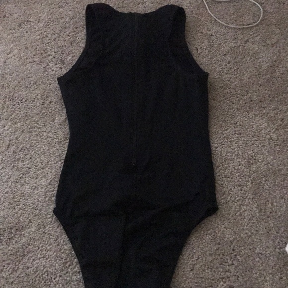 TYR Women’s Breakaway water poli suit. - Picture 2 of 2